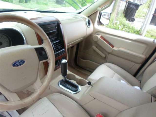 2006 Ford Explorer Eddie Bauer 4dr SUV 4WD w/V6